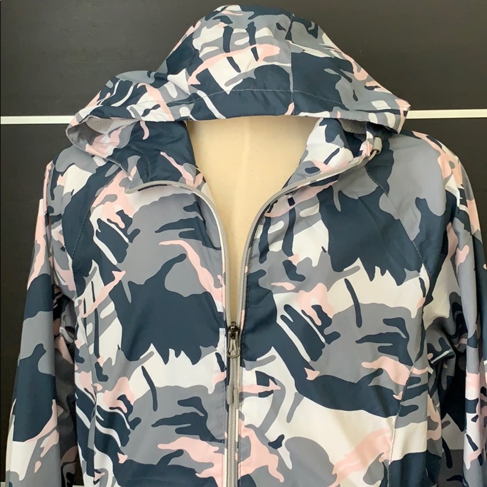 New Balance Women’s Abstract Camo Hooded Cinch Waist Jacket - Picture 3 of 14